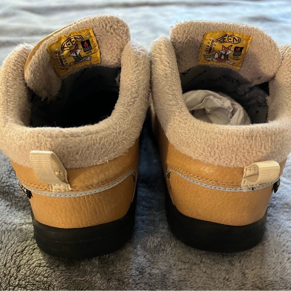 Kids Keen Kootenay leather insulated Boots, size 4 - Picture 2 of 7